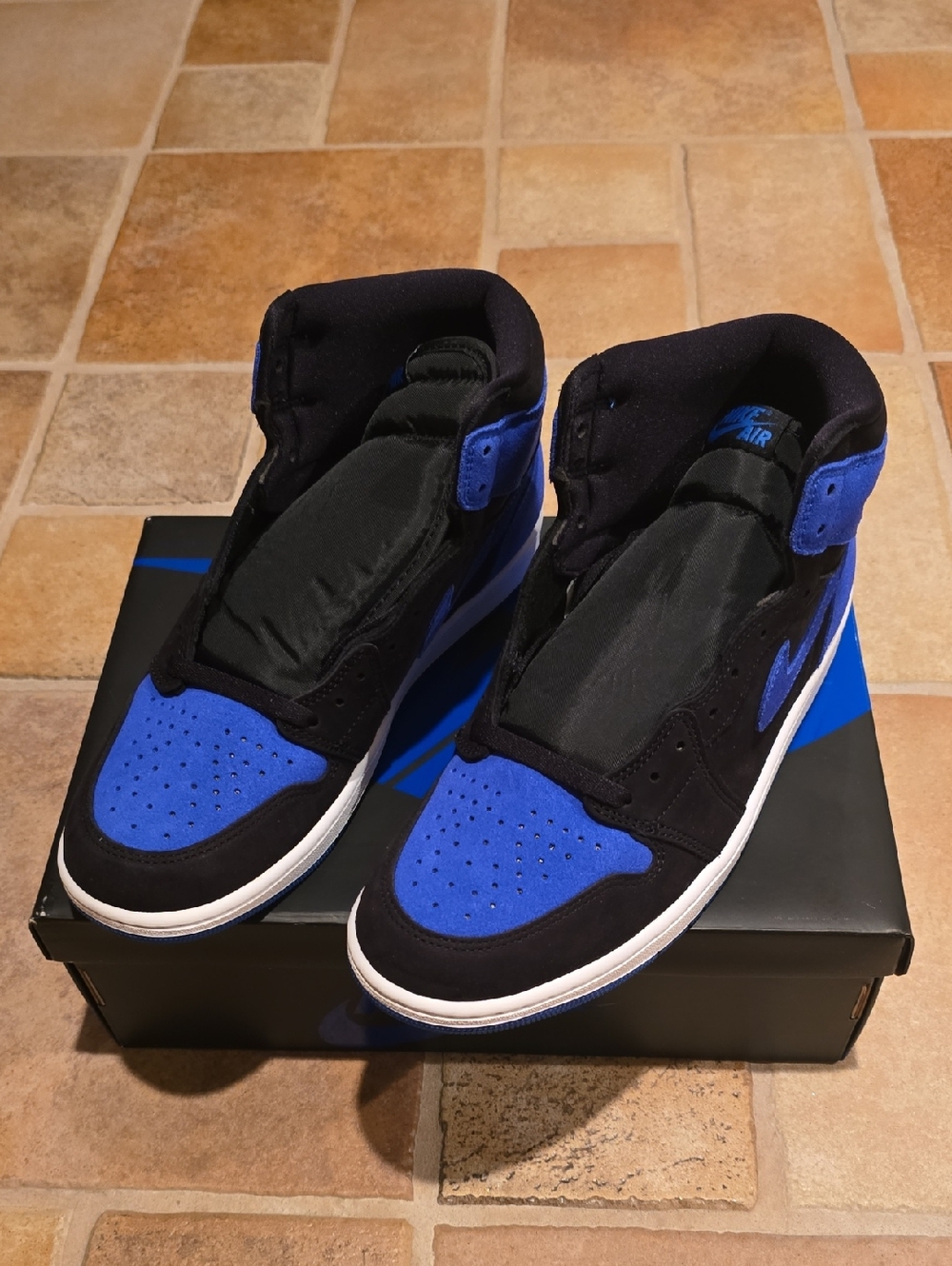Jordan 1 Retro High Royal Reimagined Size 10.5 (New)! DZ5485 042